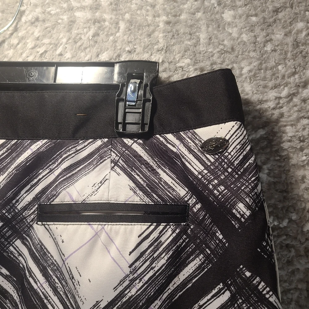 GREG NORMAN Skort Skirt Womens Sz 8 Geometric Black & White Polyester Side Zip